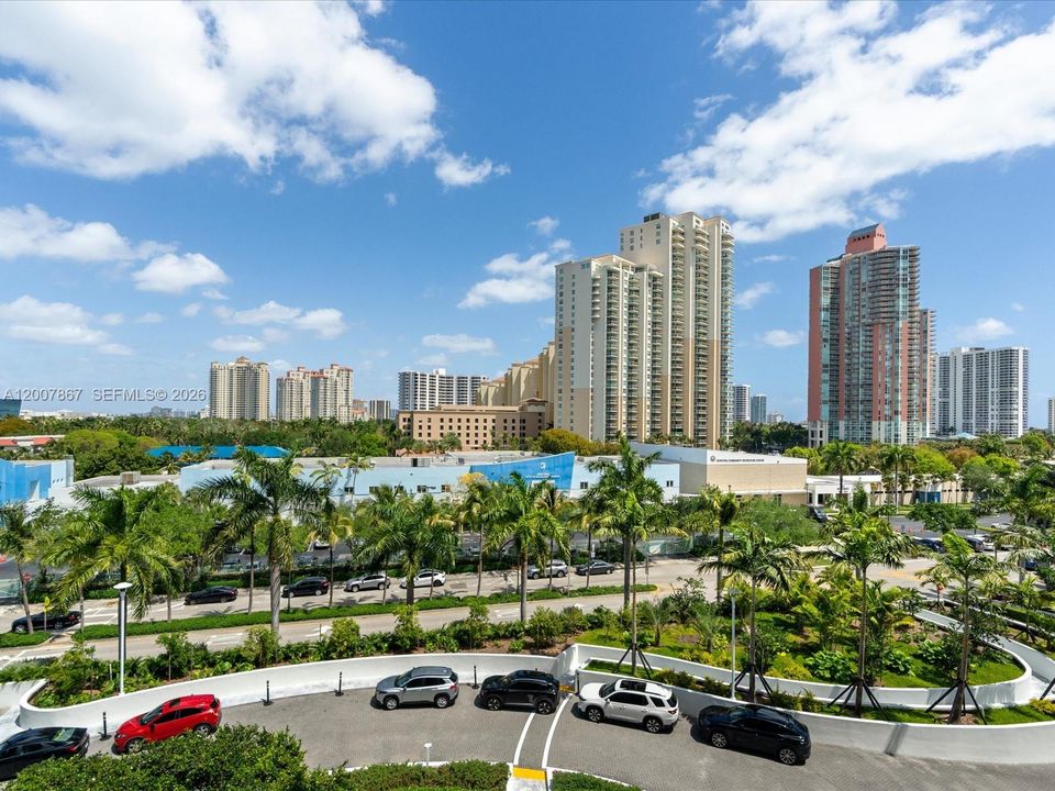 For Sale: $1,560,000 (4 beds, 5 baths, 2237 Square Feet)