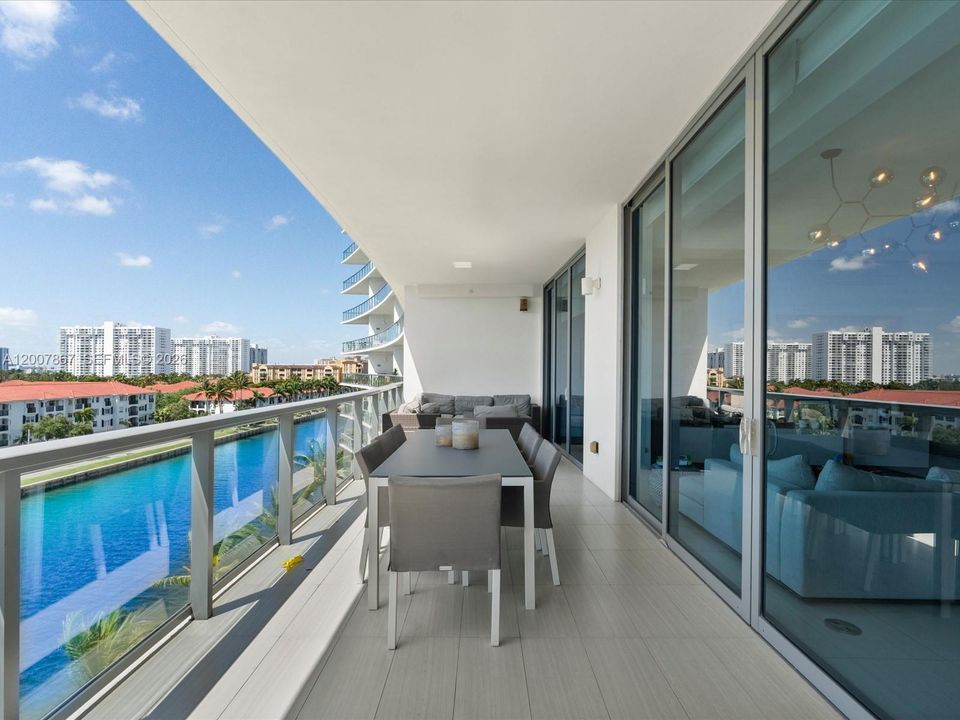 For Sale: $1,560,000 (4 beds, 5 baths, 2237 Square Feet)