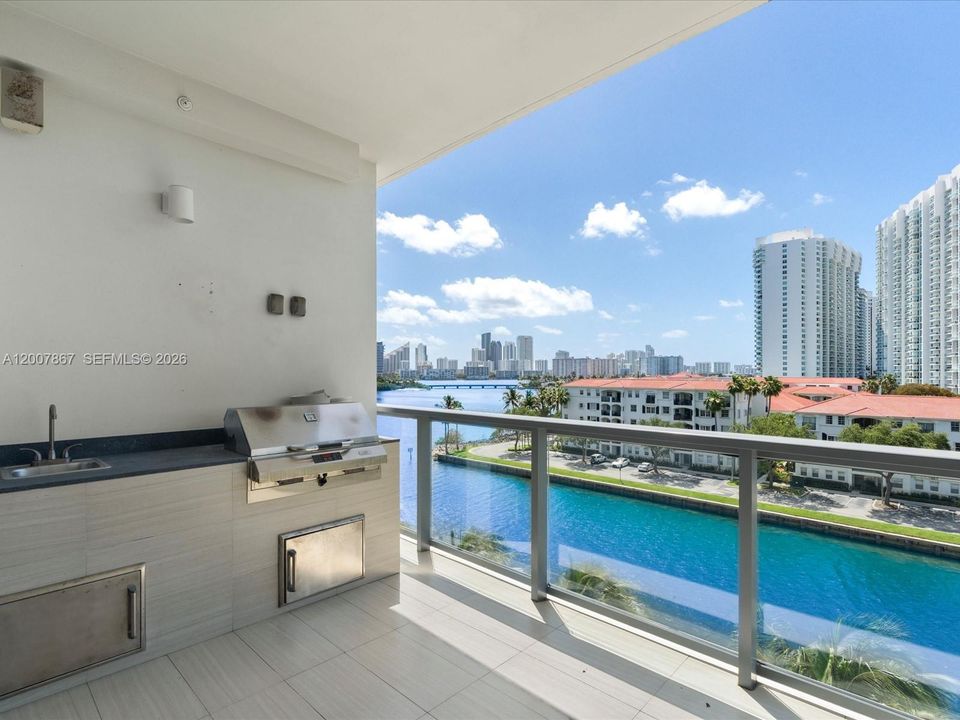 For Sale: $1,560,000 (4 beds, 5 baths, 2237 Square Feet)