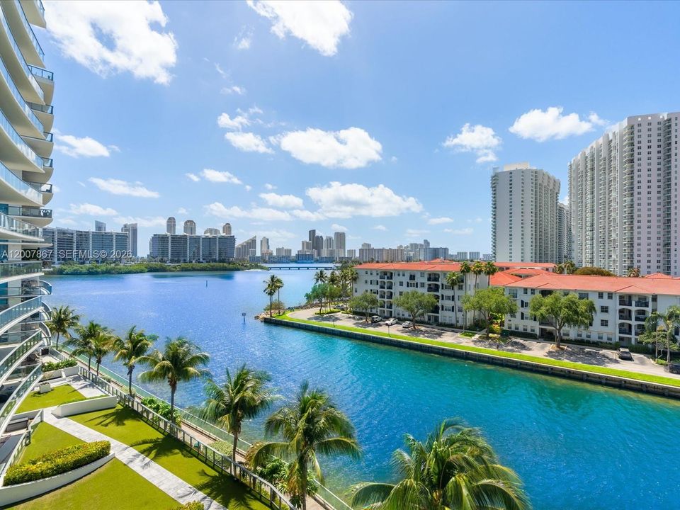 For Sale: $1,560,000 (4 beds, 5 baths, 2237 Square Feet)