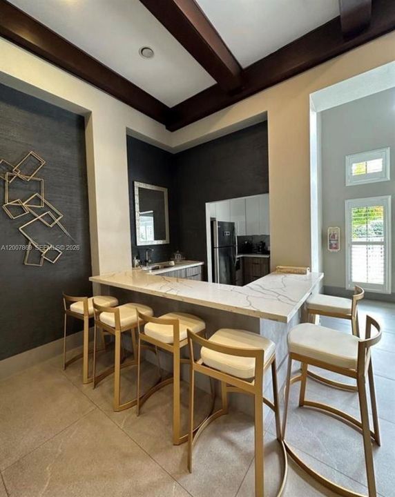 Active With Contract: $1,800 (1 beds, 1 baths, 586 Square Feet)