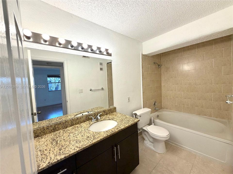 Active With Contract: $1,800 (1 beds, 1 baths, 586 Square Feet)