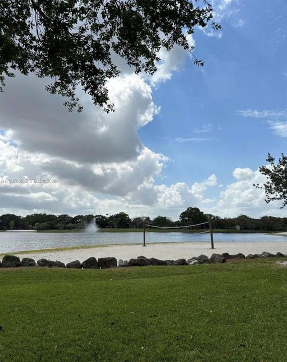 Active With Contract: $1,800 (1 beds, 1 baths, 586 Square Feet)