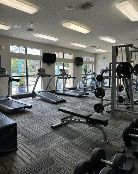 Active With Contract: $1,800 (1 beds, 1 baths, 586 Square Feet)
