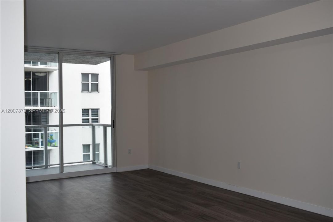 Activo con contrato: $2,350 (2 camas, 1 baños, 860 Pies cuadrados)