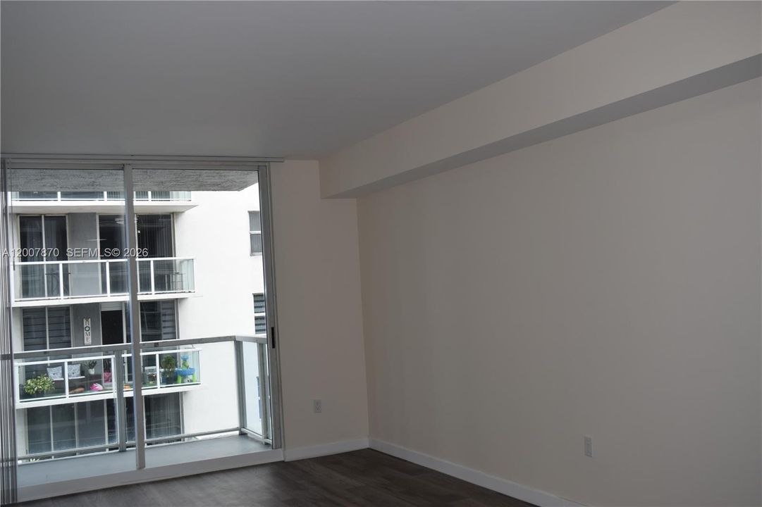Activo con contrato: $2,350 (2 camas, 1 baños, 860 Pies cuadrados)