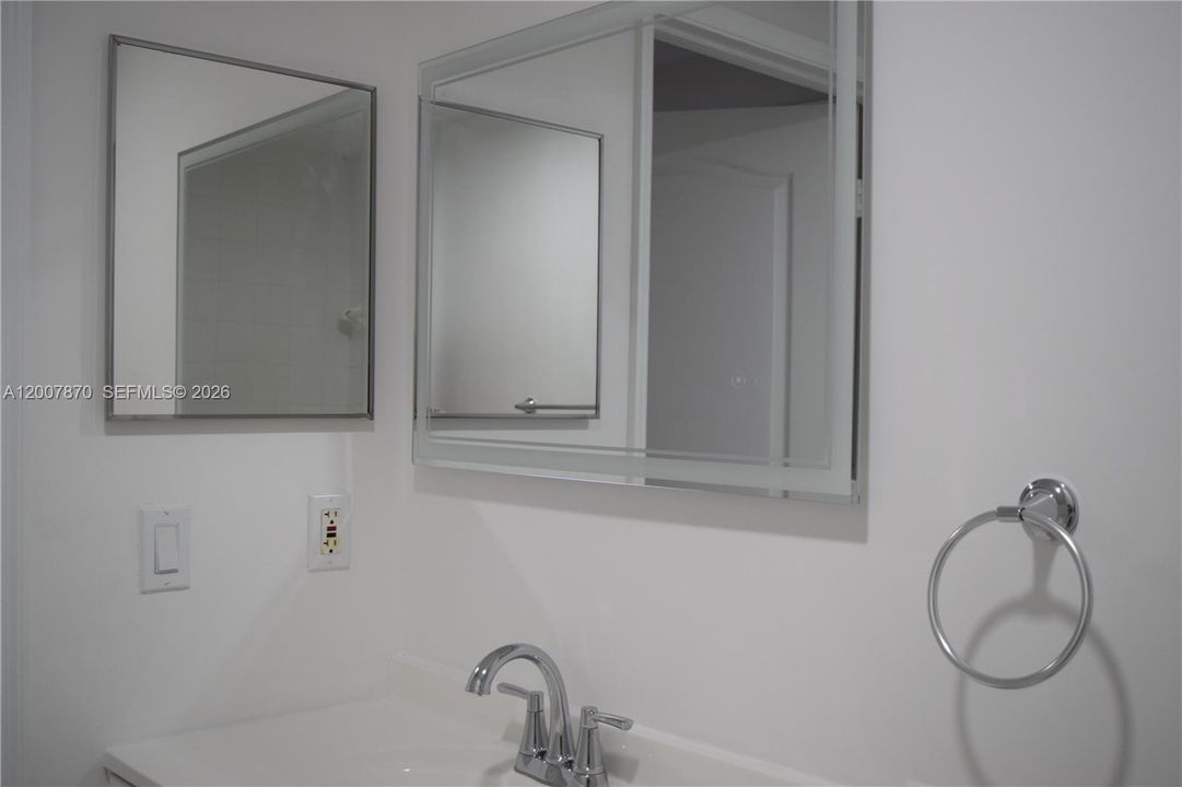 Activo con contrato: $2,350 (2 camas, 1 baños, 860 Pies cuadrados)