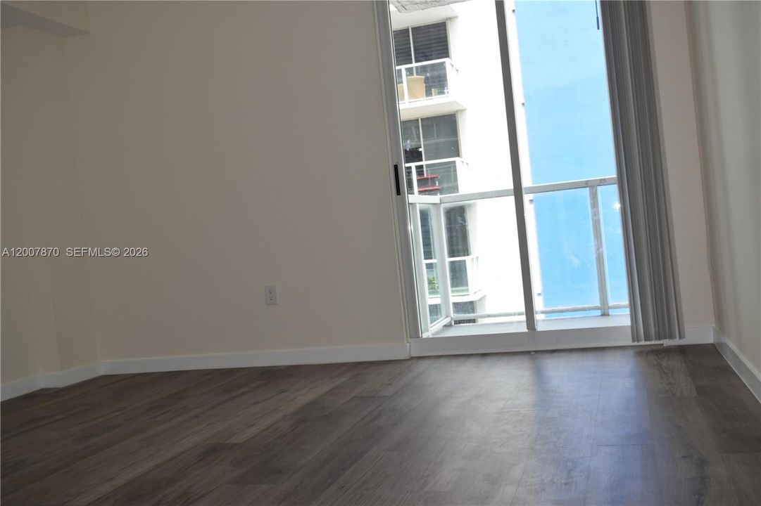 Activo con contrato: $2,350 (2 camas, 1 baños, 860 Pies cuadrados)