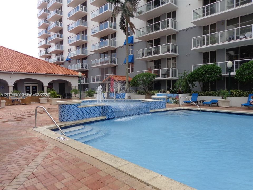 Activo con contrato: $2,350 (2 camas, 1 baños, 860 Pies cuadrados)