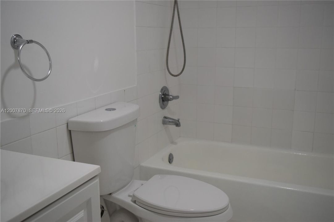 Activo con contrato: $2,350 (2 camas, 1 baños, 860 Pies cuadrados)