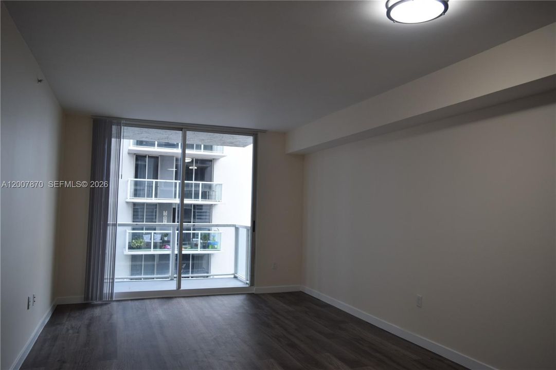 Activo con contrato: $2,350 (2 camas, 1 baños, 860 Pies cuadrados)