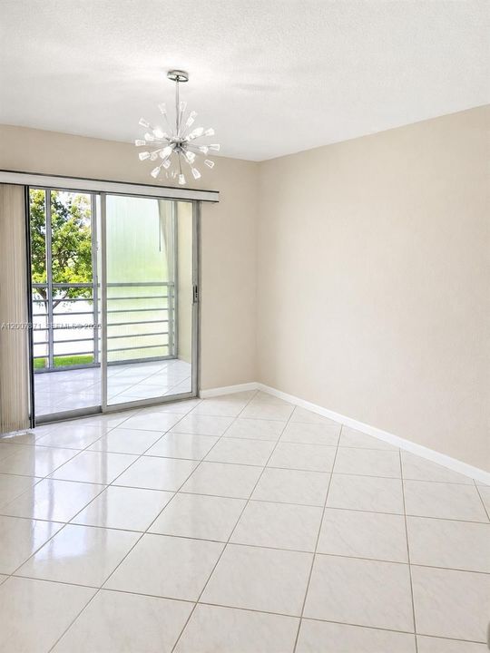 For Sale: $140,000 (2 beds, 2 baths, 896 Square Feet)