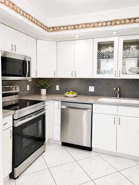 For Sale: $140,000 (2 beds, 2 baths, 896 Square Feet)