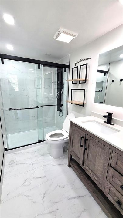 For Sale: $303,000 (2 beds, 2 baths, 983 Square Feet)