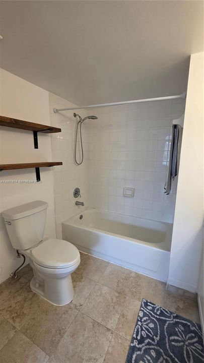 For Sale: $303,000 (2 beds, 2 baths, 983 Square Feet)