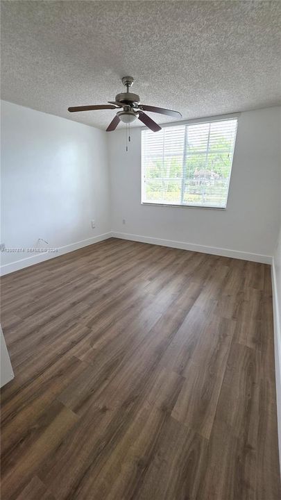 For Sale: $303,000 (2 beds, 2 baths, 983 Square Feet)
