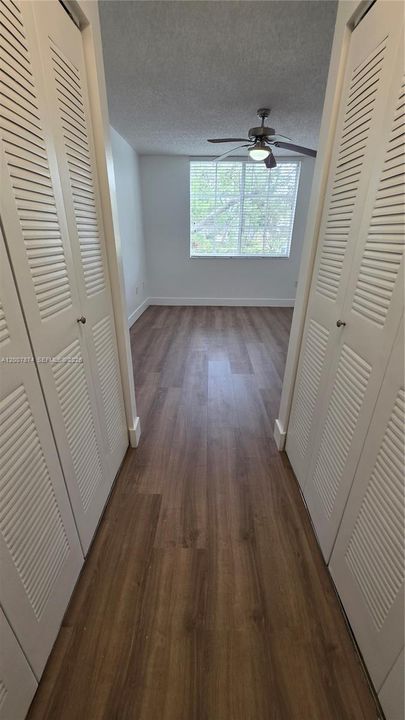For Sale: $303,000 (2 beds, 2 baths, 983 Square Feet)