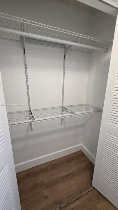 For Sale: $303,000 (2 beds, 2 baths, 983 Square Feet)