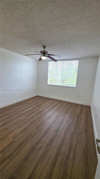 For Sale: $303,000 (2 beds, 2 baths, 983 Square Feet)