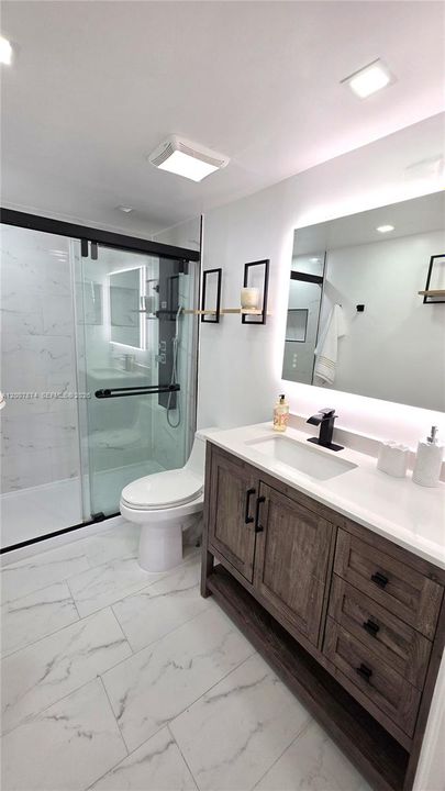 For Sale: $303,000 (2 beds, 2 baths, 983 Square Feet)