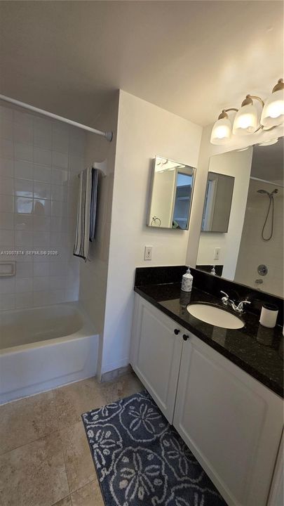 For Sale: $303,000 (2 beds, 2 baths, 983 Square Feet)