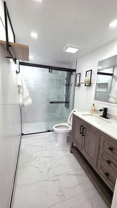 For Sale: $303,000 (2 beds, 2 baths, 983 Square Feet)