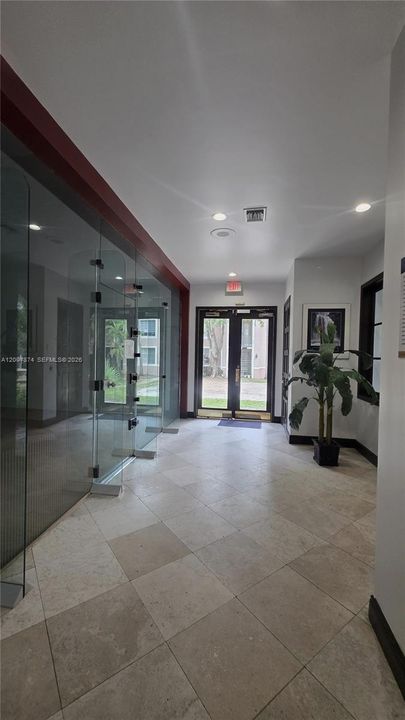 For Sale: $303,000 (2 beds, 2 baths, 983 Square Feet)