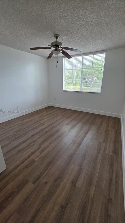 For Sale: $303,000 (2 beds, 2 baths, 983 Square Feet)