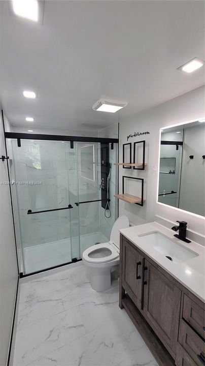 For Sale: $303,000 (2 beds, 2 baths, 983 Square Feet)