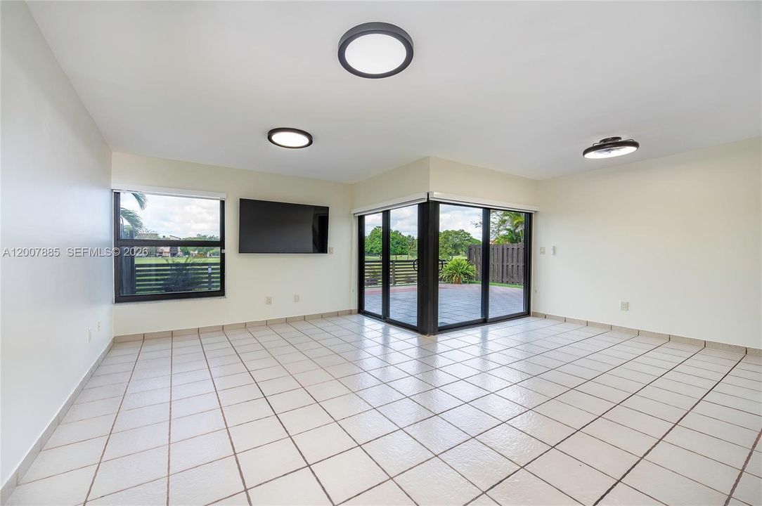 Activo con contrato: $460,000 (3 camas, 2 baños, 1600 Pies cuadrados)