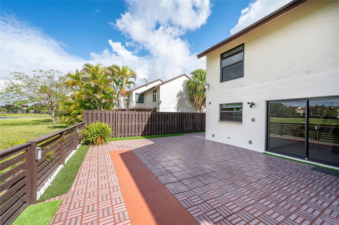 Activo con contrato: $460,000 (3 camas, 2 baños, 1600 Pies cuadrados)