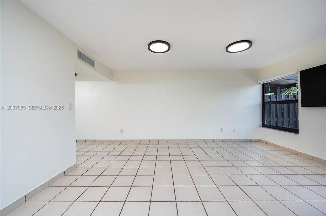 Activo con contrato: $460,000 (3 camas, 2 baños, 1600 Pies cuadrados)