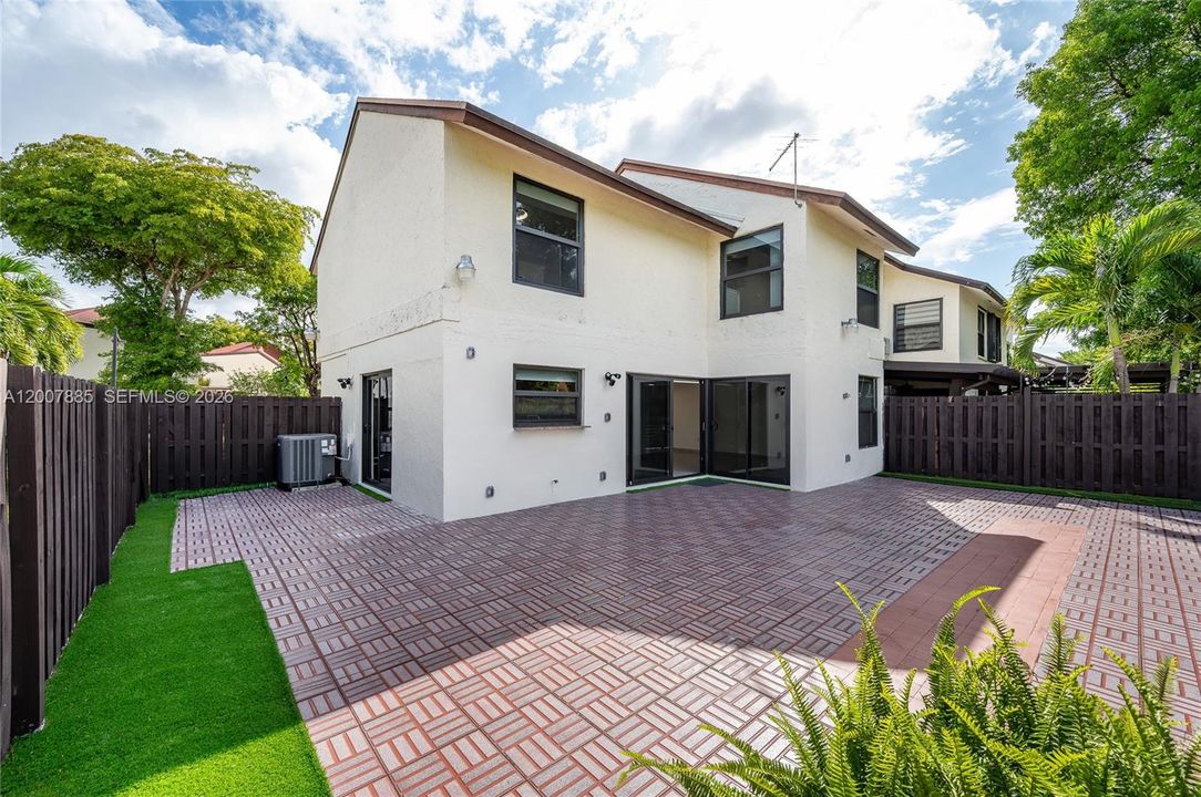 Activo con contrato: $460,000 (3 camas, 2 baños, 1600 Pies cuadrados)