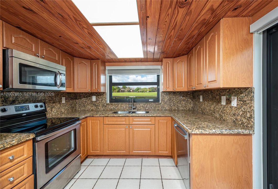 Activo con contrato: $460,000 (3 camas, 2 baños, 1600 Pies cuadrados)
