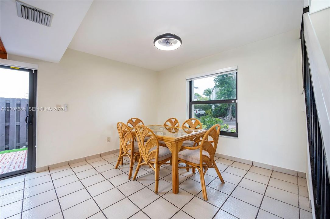 Activo con contrato: $460,000 (3 camas, 2 baños, 1600 Pies cuadrados)