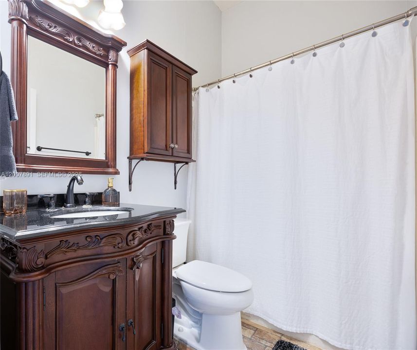 В аренду: $3,700 (3 спален, 2 ванн, 2081 Квадратных фут)
