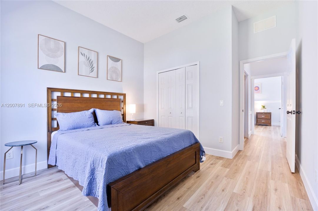 В аренду: $3,700 (3 спален, 2 ванн, 2081 Квадратных фут)