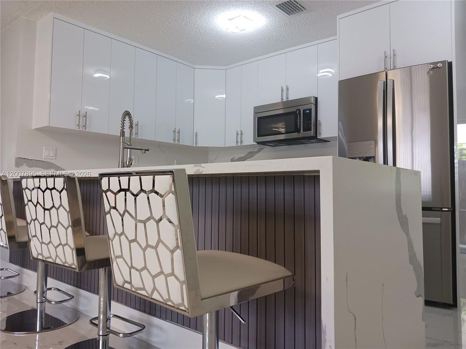 For Sale: $522,900 (3 beds, 2 baths, 1221 Square Feet)