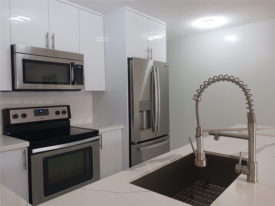 For Sale: $522,900 (3 beds, 2 baths, 1221 Square Feet)