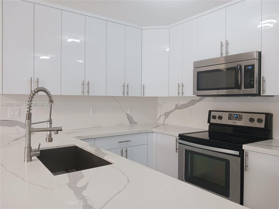 For Sale: $522,900 (3 beds, 2 baths, 1221 Square Feet)