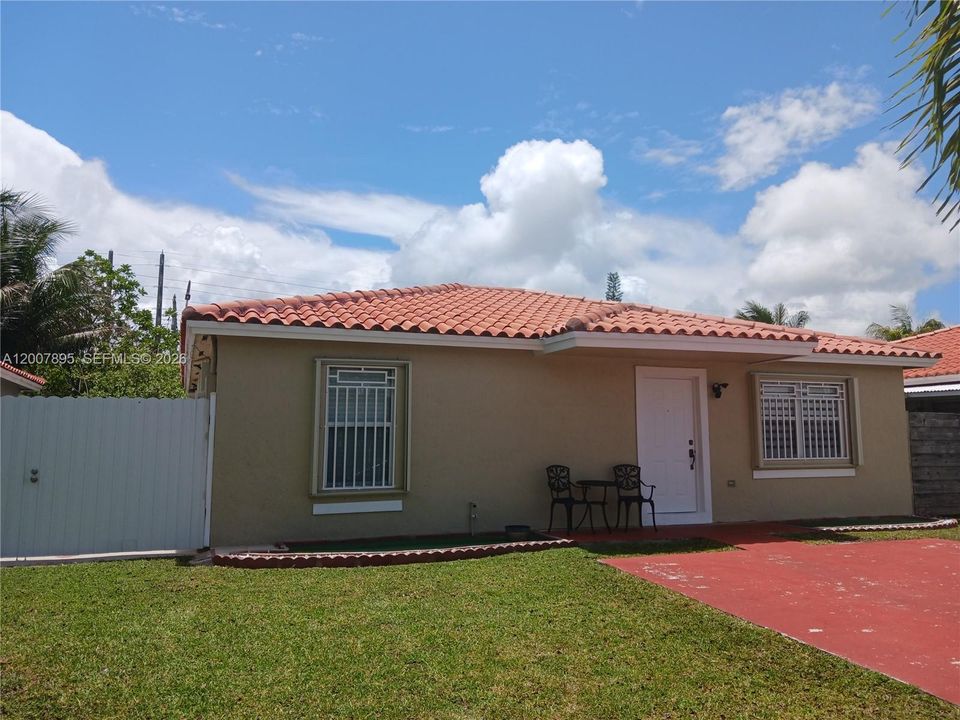 For Sale: $522,900 (3 beds, 2 baths, 1221 Square Feet)