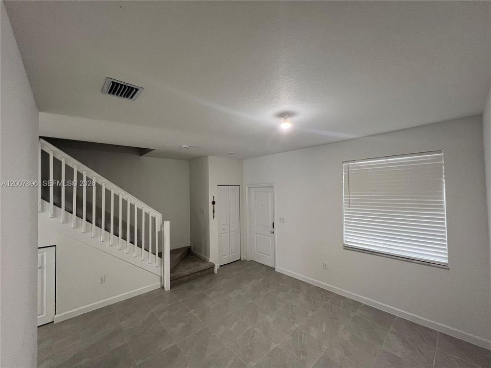 For Sale: $475,000 (3 beds, 2 baths, 1393 Square Feet)