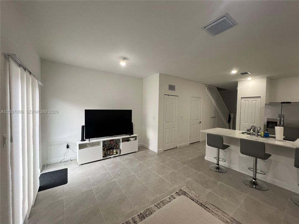 For Sale: $475,000 (3 beds, 2 baths, 1393 Square Feet)