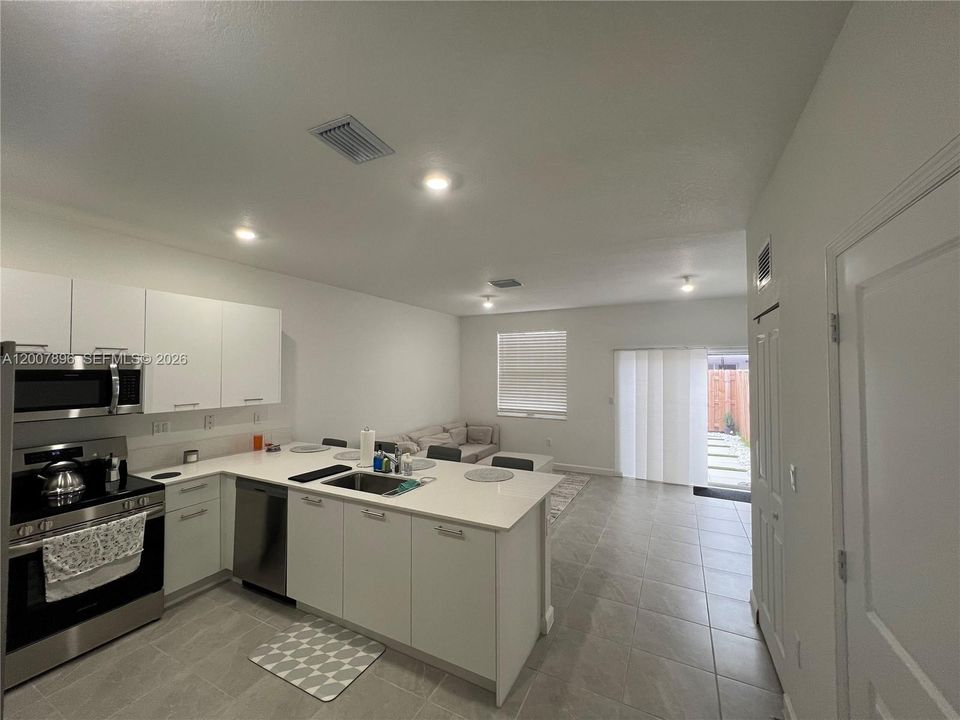 For Sale: $475,000 (3 beds, 2 baths, 1393 Square Feet)