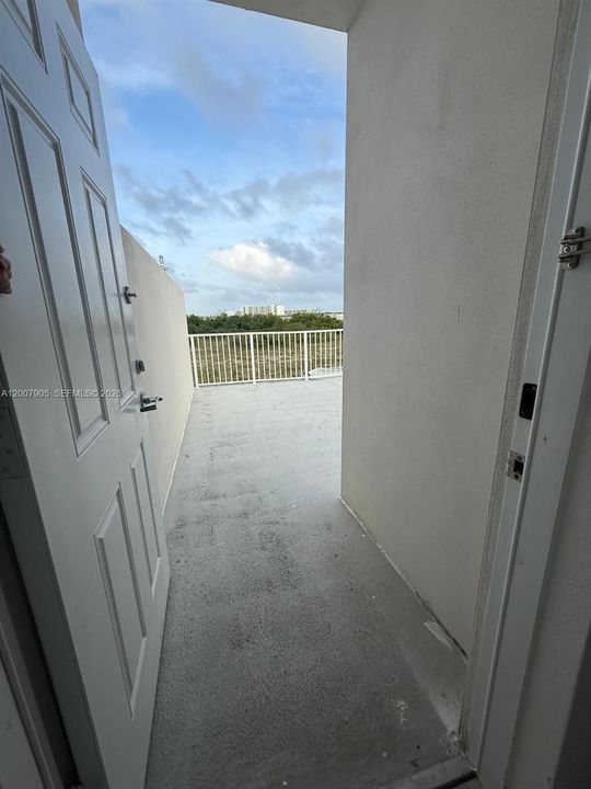 For Rent: $2,350 (3 beds, 2 baths, 1398 Square Feet)