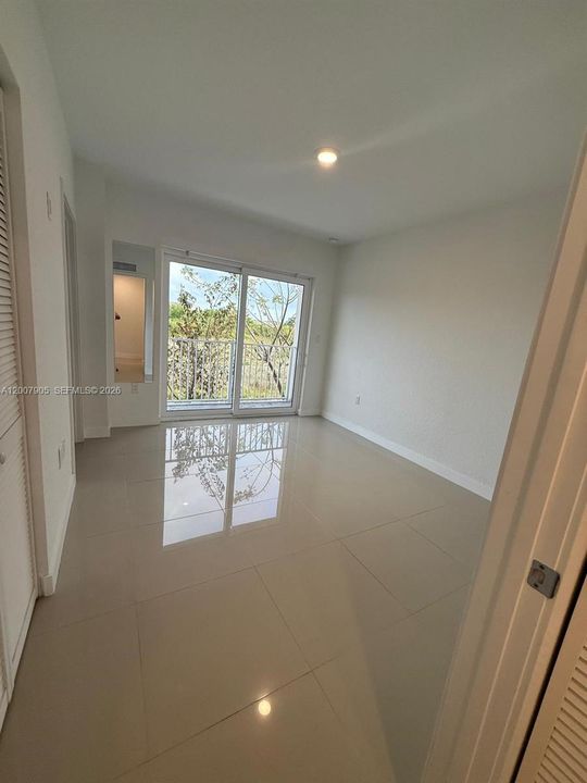 For Rent: $2,350 (3 beds, 2 baths, 1398 Square Feet)