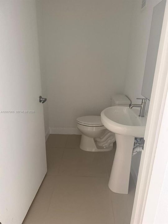 For Rent: $2,350 (3 beds, 2 baths, 1398 Square Feet)