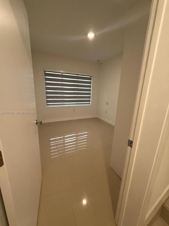 For Rent: $2,350 (3 beds, 2 baths, 1398 Square Feet)