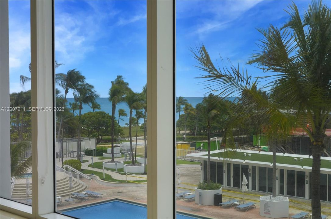 For Sale: $750,000 (1 beds, 1 baths, 896 Square Feet)