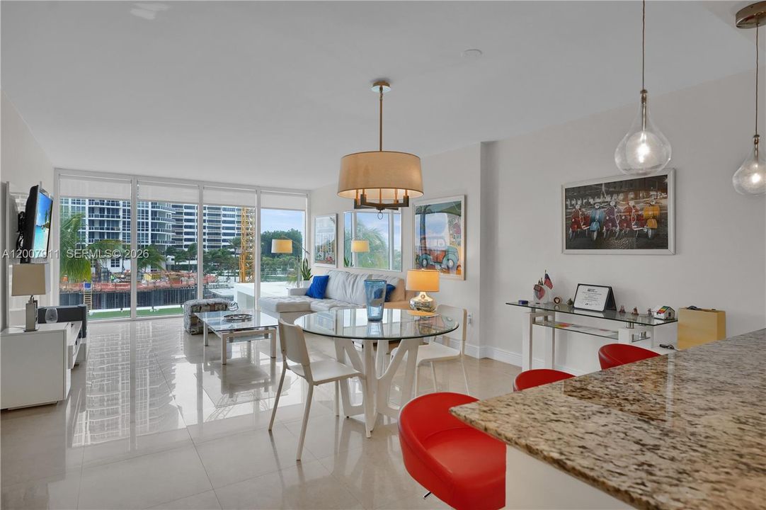 For Sale: $750,000 (1 beds, 1 baths, 896 Square Feet)